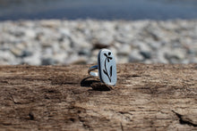Load image into Gallery viewer, Daisy Ring; Size 7