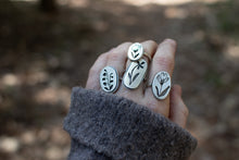 Load image into Gallery viewer, Lilly of the Valley Ring! Size 8.75