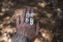 Load image into Gallery viewer, Lilly of the Valley Ring! Size 8.75