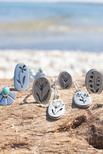 Load image into Gallery viewer, Daisy Necklace