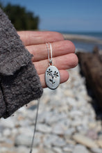 Load image into Gallery viewer, Daisy Necklace