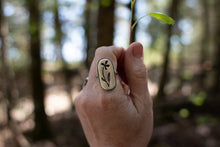 Load image into Gallery viewer, Daisy Ring; Size 7