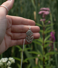Load image into Gallery viewer, Pressed Flower Necklace