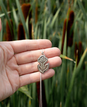 Load image into Gallery viewer, Pressed Flower Necklace