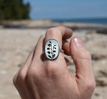 Load image into Gallery viewer, Lilly of the Valley Ring! Size 8.75