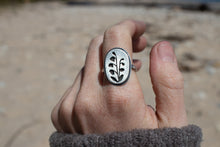Load image into Gallery viewer, Lilly of the Valley Ring! Size 8.75