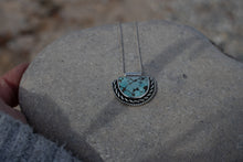 Load image into Gallery viewer, Sand Moon Necklace