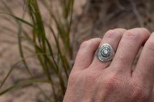 Load image into Gallery viewer, Saddle; size 5.25