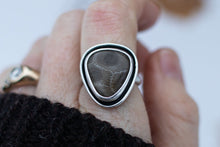 Load image into Gallery viewer, triangle shadowbox ; size 7