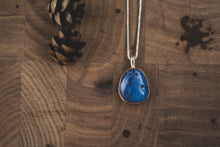 Load image into Gallery viewer, 14k Swirl Pendant