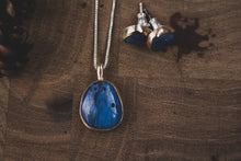 Load image into Gallery viewer, 14k Swirl Pendant