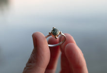 Load image into Gallery viewer, Green and Gold; size 7.5