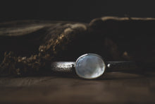 Load image into Gallery viewer, Pearly Cuff