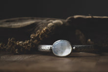 Load image into Gallery viewer, Pearly Cuff