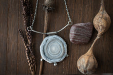 Load image into Gallery viewer, Dune Rose Necklace