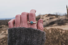 Load image into Gallery viewer, Tiny little dainty thang; Size 8