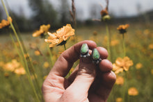 Load image into Gallery viewer, Sandy Feet Studs