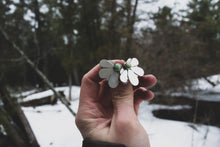 Load image into Gallery viewer, Green Daisy Studs