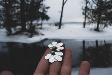 Load image into Gallery viewer, Green Daisy Studs
