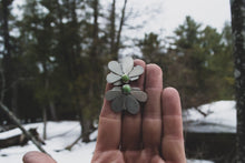 Load image into Gallery viewer, Green Daisy Studs