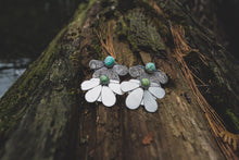 Load image into Gallery viewer, Green Daisy Studs