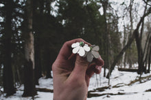Load image into Gallery viewer, Green Daisy Studs