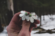 Load image into Gallery viewer, Green Daisy Studs