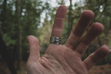 Load image into Gallery viewer, Leaf Stamped Band size 6.