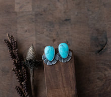 Load image into Gallery viewer, Floral Studs!