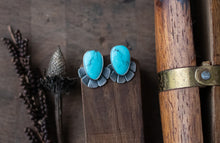 Load image into Gallery viewer, Floral Studs!