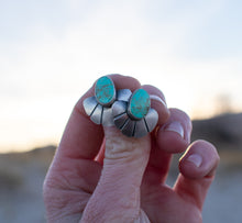 Load image into Gallery viewer, Turquoise Flower Studs