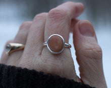 Load image into Gallery viewer, Sun Glow ; Size 7.75
