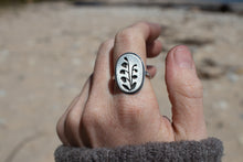 Load image into Gallery viewer, Lilly of the Valley Ring! Size 8.75
