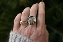 Load image into Gallery viewer, Twist Petoskey ; size 5
